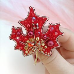 maple leaf brooch, maple leaf pin, leaf brooch, maple leaf jewelry,leaf jewelry, scarf brooch, lapel pin