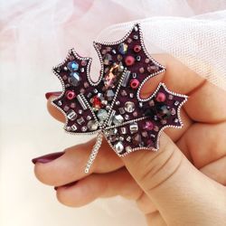 maple leaf brooch, beaded brooch, scarf brooch, lapel pin, maple jewelry, maple leaf, brooch