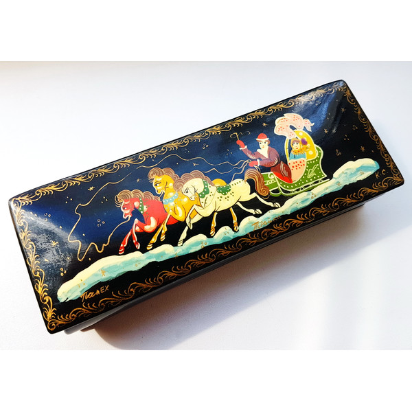 3 Vintage Russian PALEKH Lacquer Box RUSSKAYA TROYKA Hand Painted Signed USSR 1970s.jpg