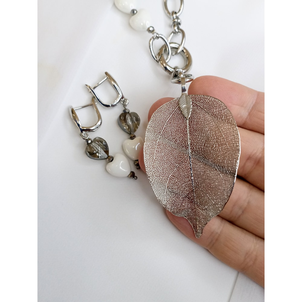 Leaf-pendant-silver.jpg