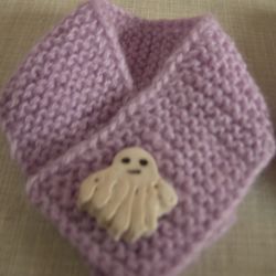 Knit Pet Scarf wich ceramic pin. Ceramic pin Ghost. Halloween ornament