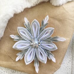 snowflake ornaments, snowflake christmas tree, christmas tree decorations, holiday present, gift christmas ornaments