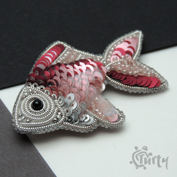 Handmade brooch fish embroidery burgundy color fish 3.1.jpg