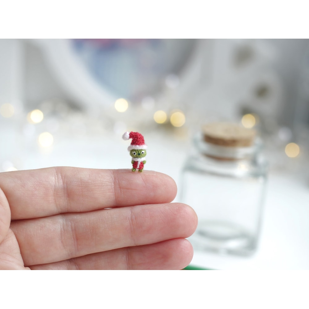 micro-crochet-Grinch-christmas-gift.jpeg