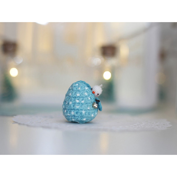christmas-snowman-in-tiny-egg-funny-gift-for-friend.jpeg