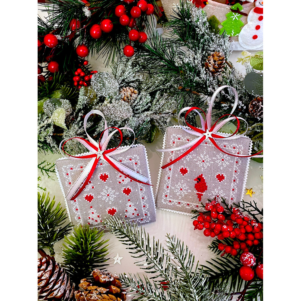 Lacy Christmas ornaments Series 2 ph 3.jpg