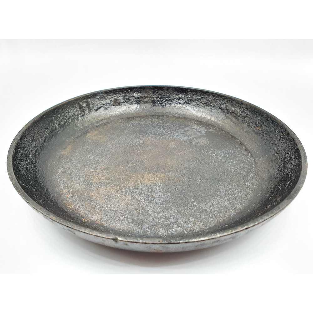 5 Vintage Russian Cast Iron Pans 2pcs USSR 1950s.jpg