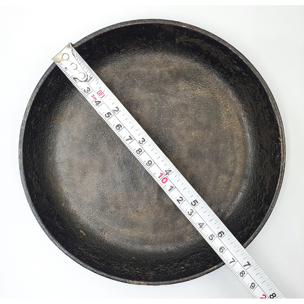 12 Vintage Russian Cast Iron Pans 2pcs USSR 1950s.jpg