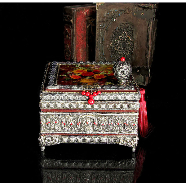 Antique silver jewelry box, one of a kind, Silver jewelry box in the technique of imitation openwork metal casting (22).jpg