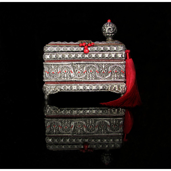 Antique silver jewelry box, one of a kind, Silver jewelry box in the technique of imitation openwork metal casting (23).JPG
