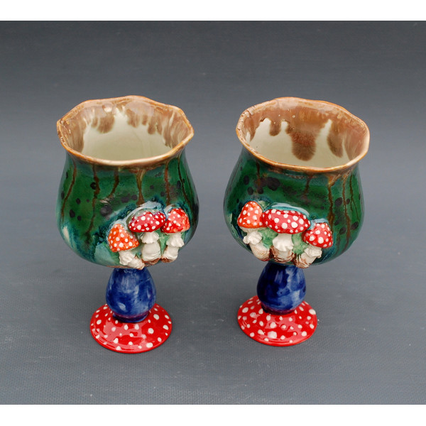 Mulled-wine-glasses-Mushrooms-figurines.jpg