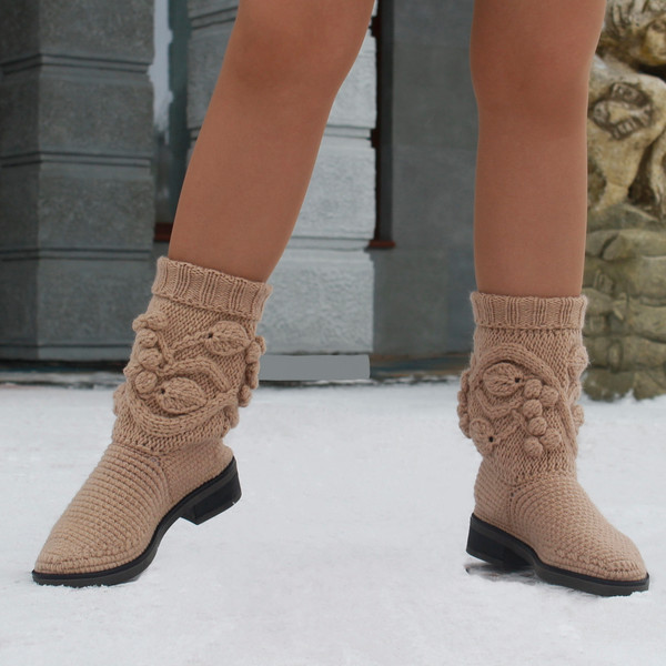 crochet ugg cardy boots knit  snow 1.jpg