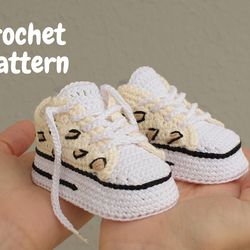 Crochet pattern baby shoes booties 0-3 months, animal print sneakers crochet video tutorial, crochet baby shoes pattern