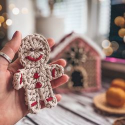 Gingerbread man ornament free crochet pattern PDF and video tutorial, Christmas tree decorations, hanging decoration