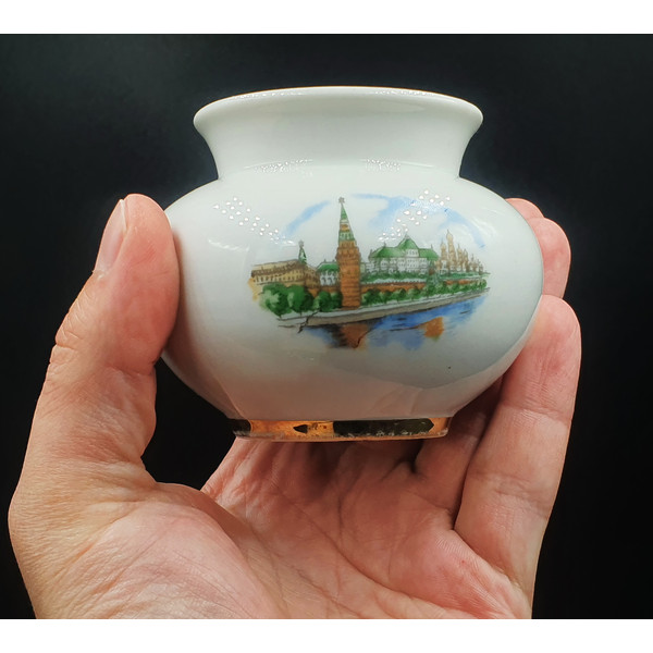 10 Vintage propaganda porcelain vase Moscow Kremlin USSR 1950s.jpg