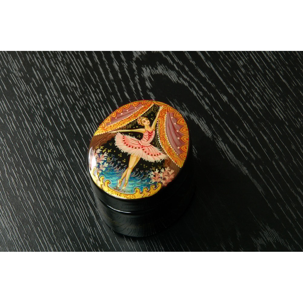 ballerina in pink lacquer box