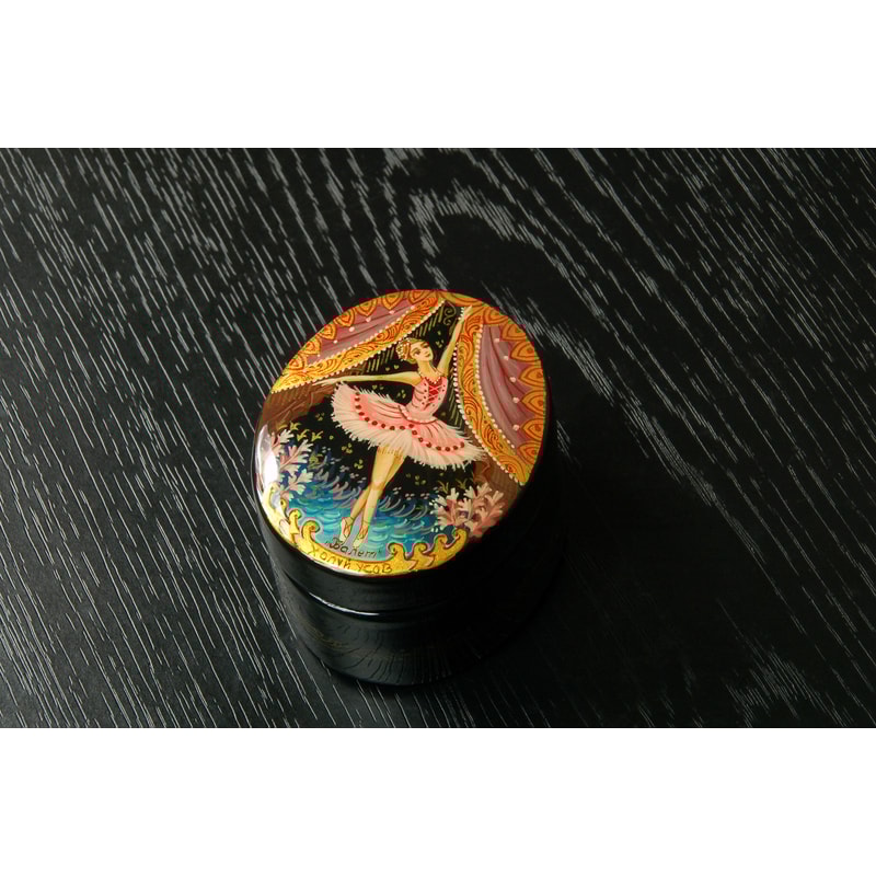 ballerina in pink lacquer box