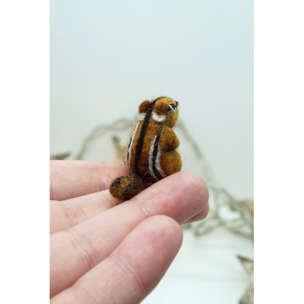 miniature-felted-animal-chipmunk-2