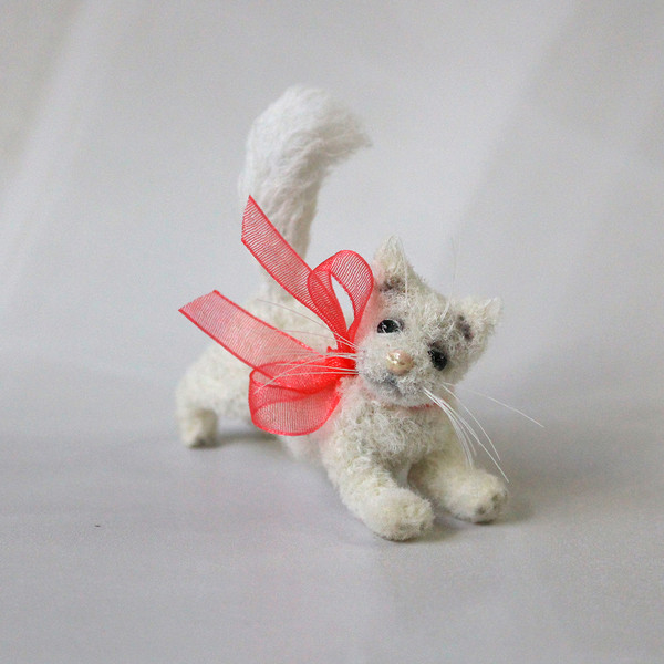 Miniature-realistic-toy-of-a-cat.jpg