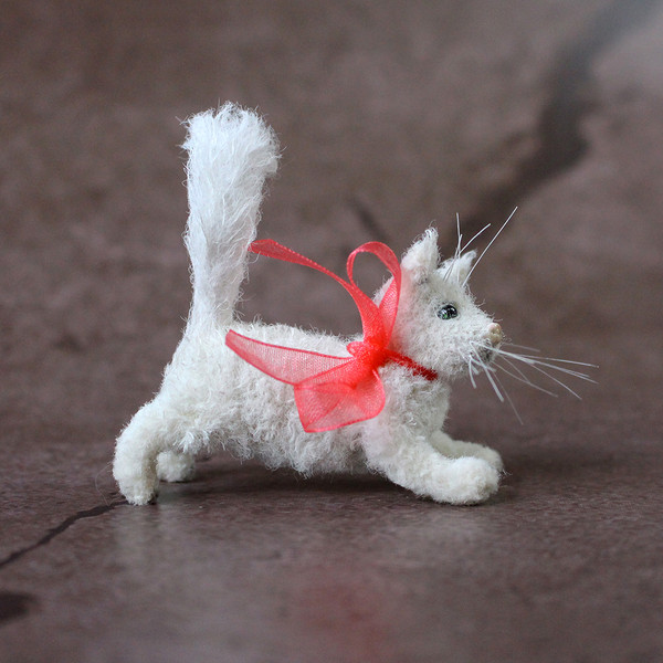 Very-tiny-and-cute-gift-for-cat-lovers.jpg