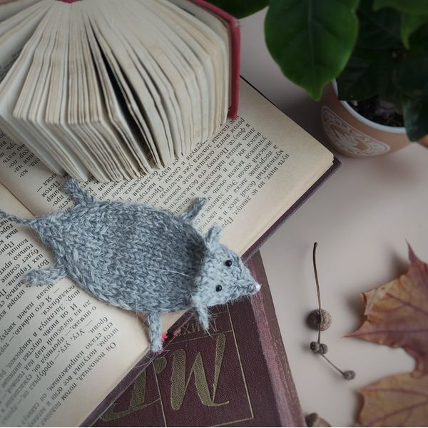 Mouse-bookmark knitting pattern 2.jpeg