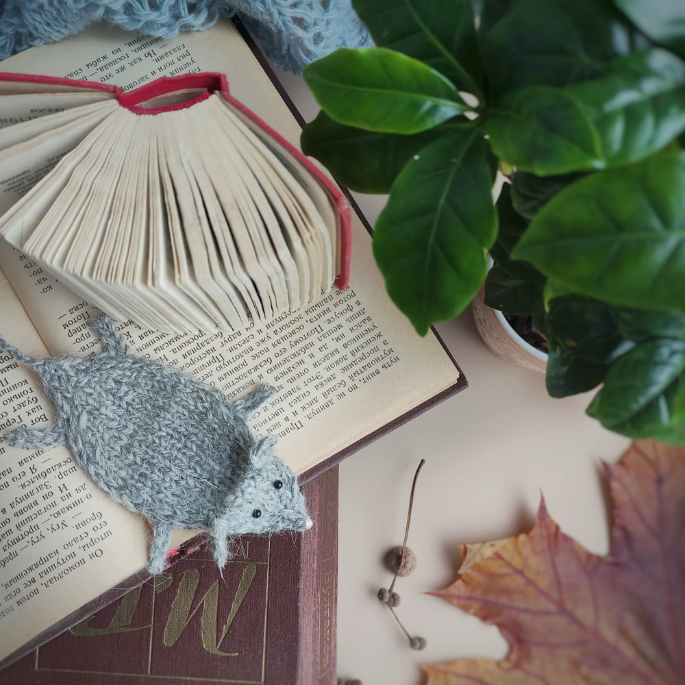 Mouse-bookmark knitting pattern 3.jpeg