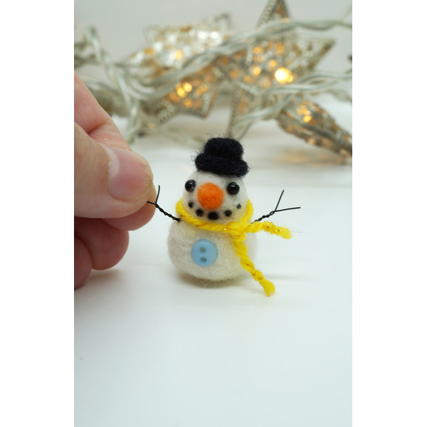 wool-snowman-miniature-gift-1