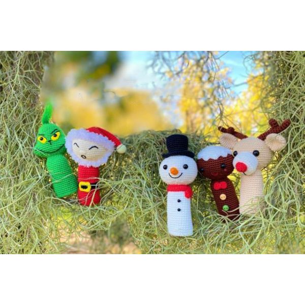 Christmas-Crochet-Pattern-Finger-Puppets-Graphics-25541986-2-580x387.jpg