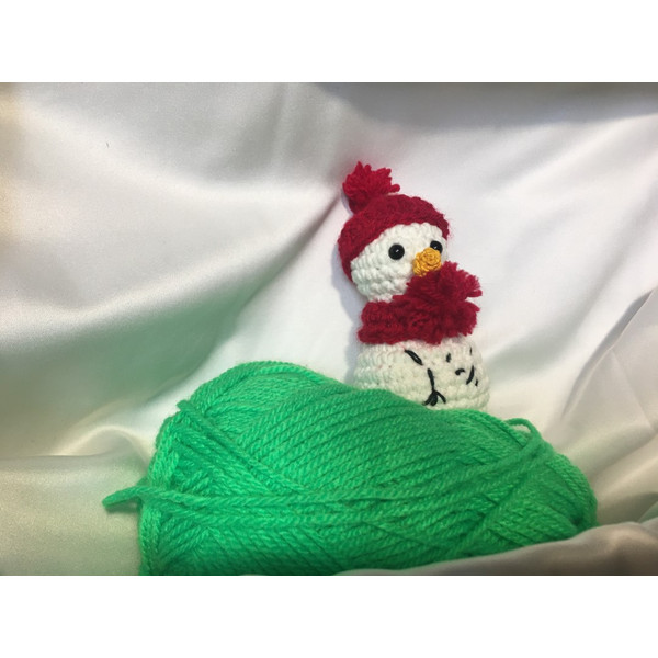 Crochet-Snowman-Amigurumi-with-red-hat-and-red-scarf-number-1-Snowman-Keychain-Amigurumi-Gift-Xmas-tree-ornament-Eyeletshop-amigurumi-2.JPG