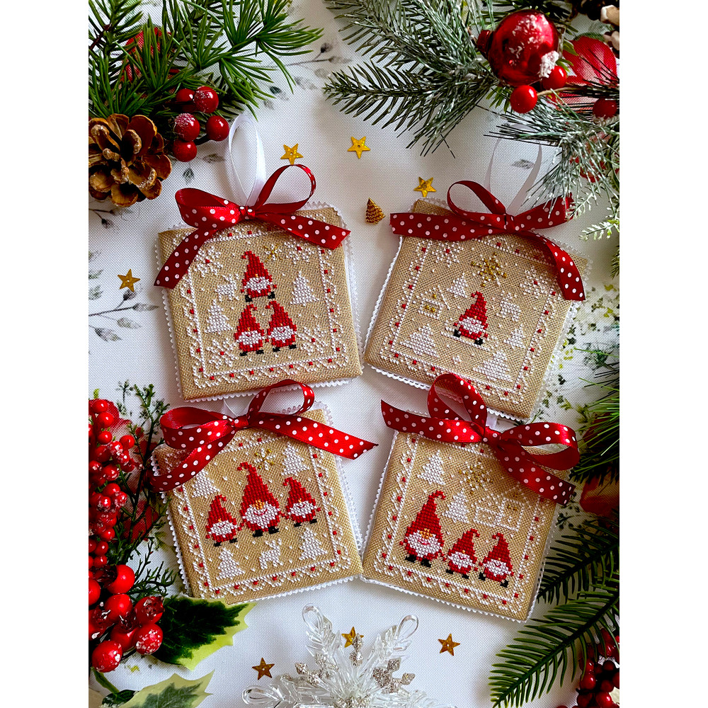 Set of 4 Christmas Gnomes ornaments 2.jpg