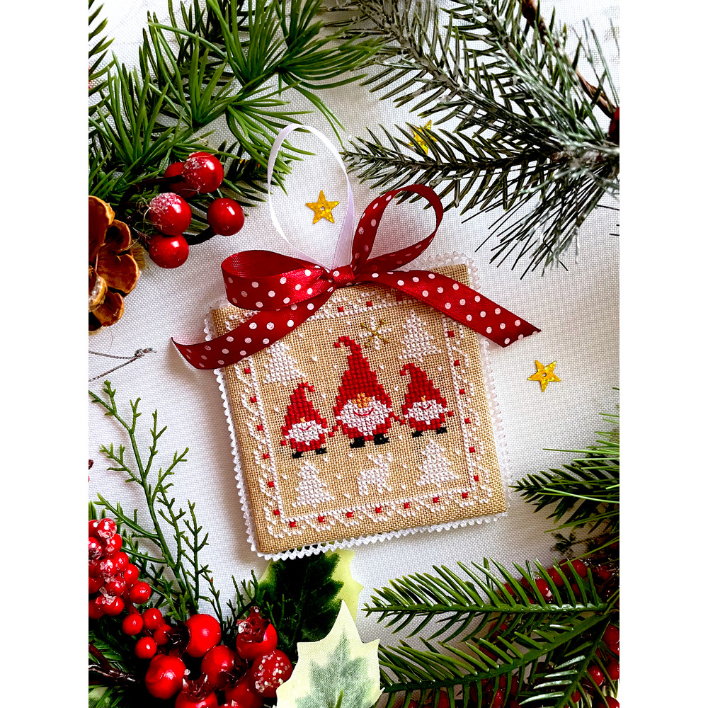 Gnomes in Trees ornament 1.jpg