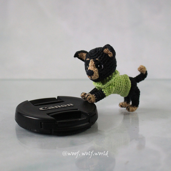 cute-small-puppy-chihua-crochet-figurine.jpg
