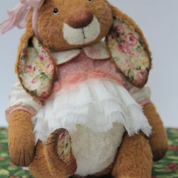 Pattern of a rabbit Mia and his clothes. PDF file Height 17cm (6 in). Teddy sewing