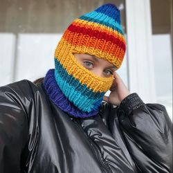 Women's knitted striped balaclava made of thick yarn.