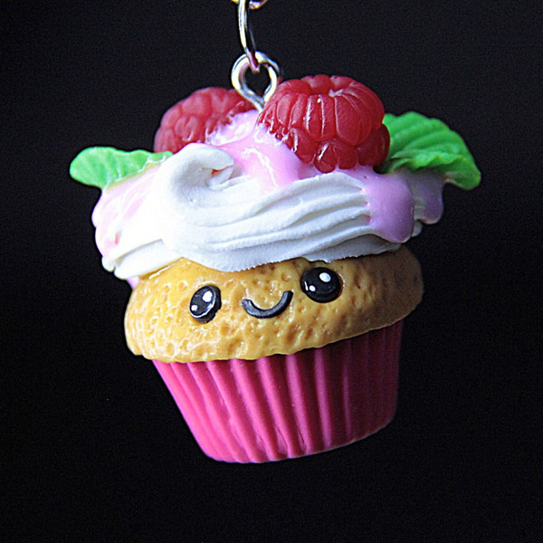 kawaii-cupcake-keychain-for-girls-02.jpg
