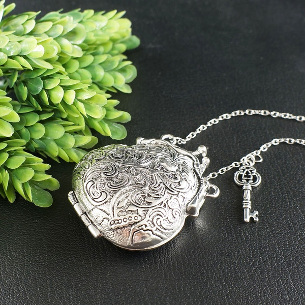 vintage-silver-purse-bag-keepsake-pendant-necklace-jewelry-memorable-gift