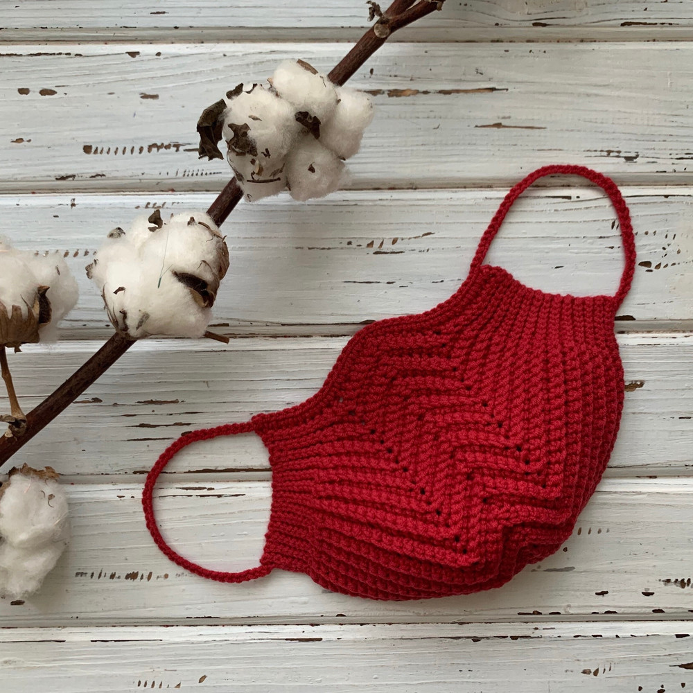 Crochet-face-mask-pdf-pattern-santa-3