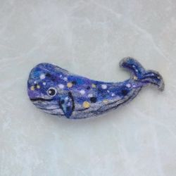 Blue whale animal brooch for women Handmade needle felted ocean pin Sea animal jewelry