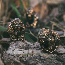 Fighting Gorilla - knife bead, paracord lanyard bead, key chain bead, edc bead, leather bead - made of bronze