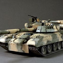 Pro Built Model Russian main battle tank T-80UD, 1/35 scale