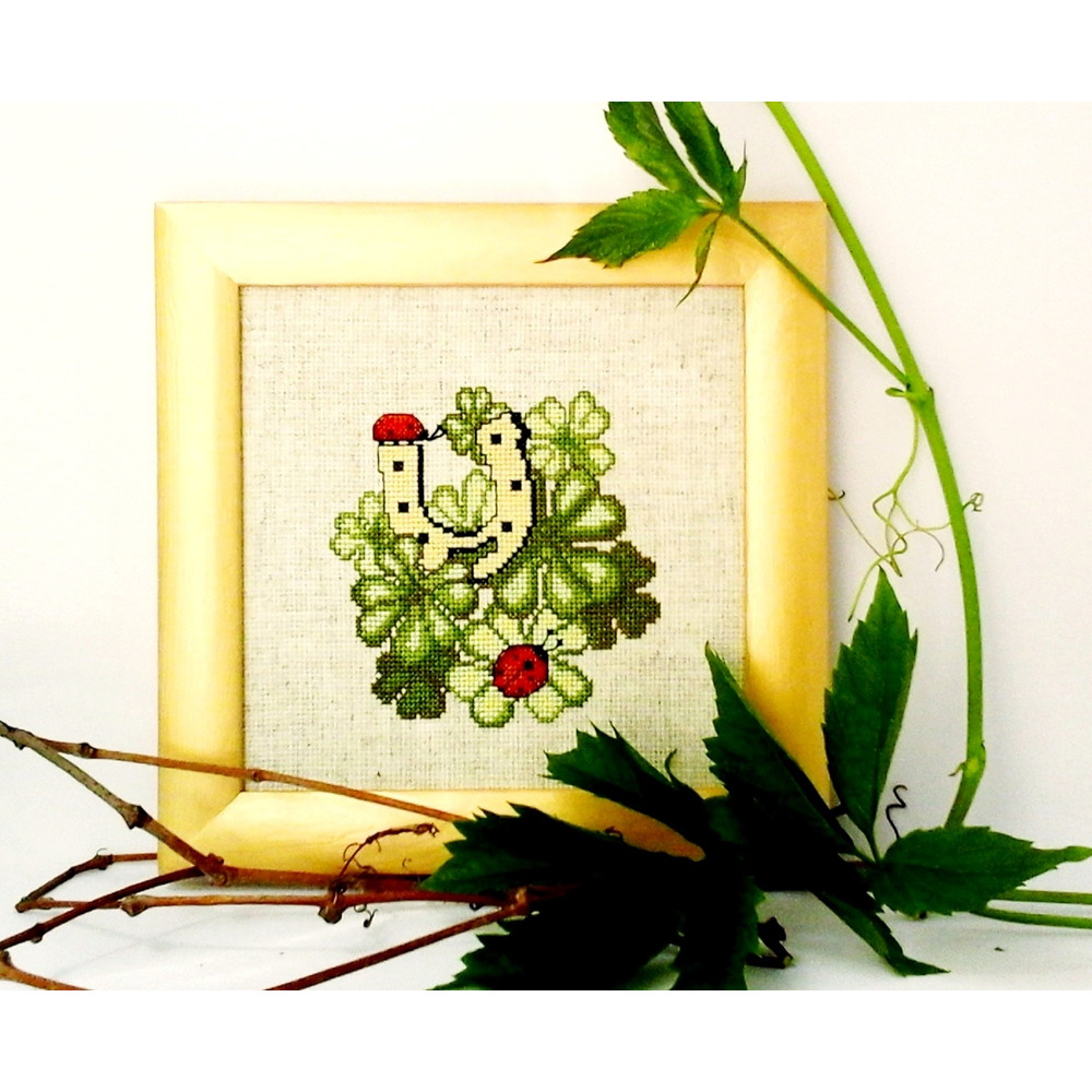 St Patricks Day Decor. Irish Gifts For The Home. Four Leaf Clover Charm. Lucky Horseshoe Gifts.jpg