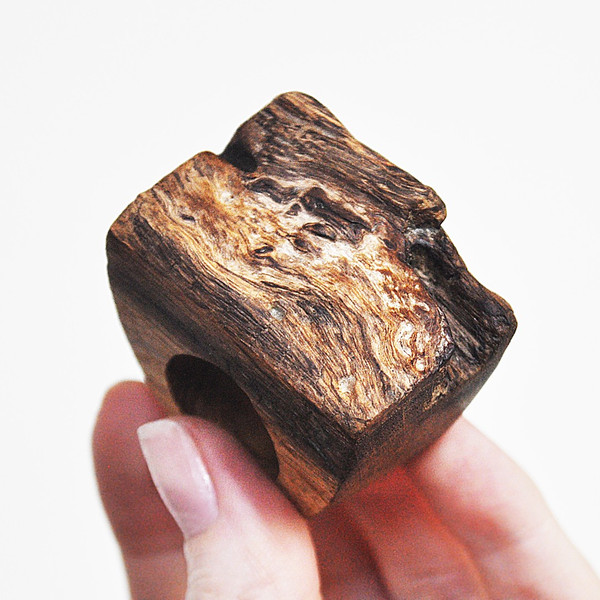 large wooden ring with live edge 1