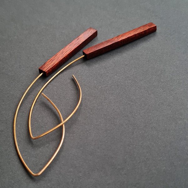 two red wooden brass earrings 1