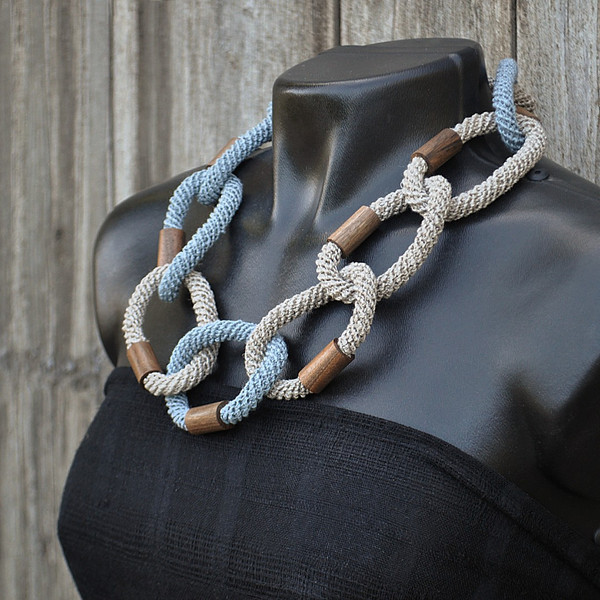mannequin crochet necklace chain 1