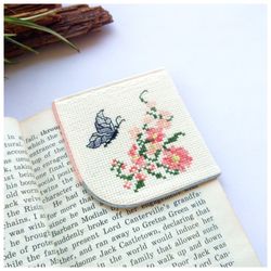 Bookmark for women personalized, corner bookmark with flowers and butterfly, cute handmade gift for mom