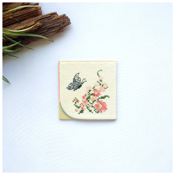 Bookmark-corner-butterfly-flowers-personalized-gift-1.jpg