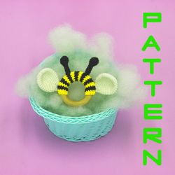 Crochet bumble bee pattern, baby rattle honey bee, teething ring summer, mini bee toy, wood teething ring