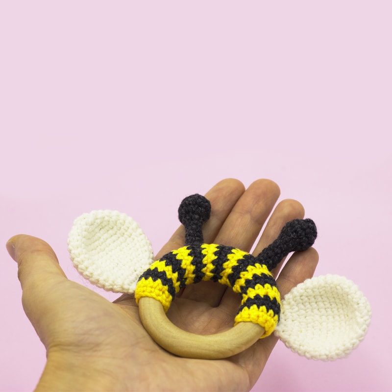 Crochet bumble bee pattern, baby rattle honey bee, teething | Inspire ...