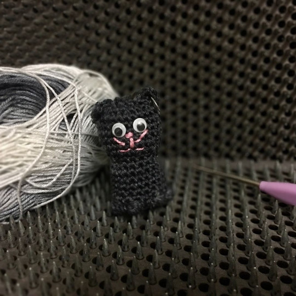 Crochet-Handmade-Cat-Perfect-for-Gifts-Home-Decor-Accessories-black-kitty-photo-2-Eyeletshop.JPG