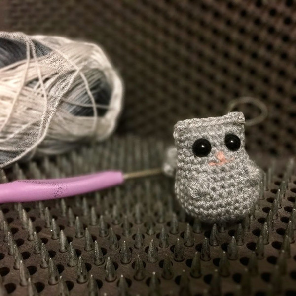 Crochet-Handmade-Cat-Perfect-for-Gifts-Home-Decor-Accessories-light-grey-kitty-photo-5-Eyeletshop.JPG